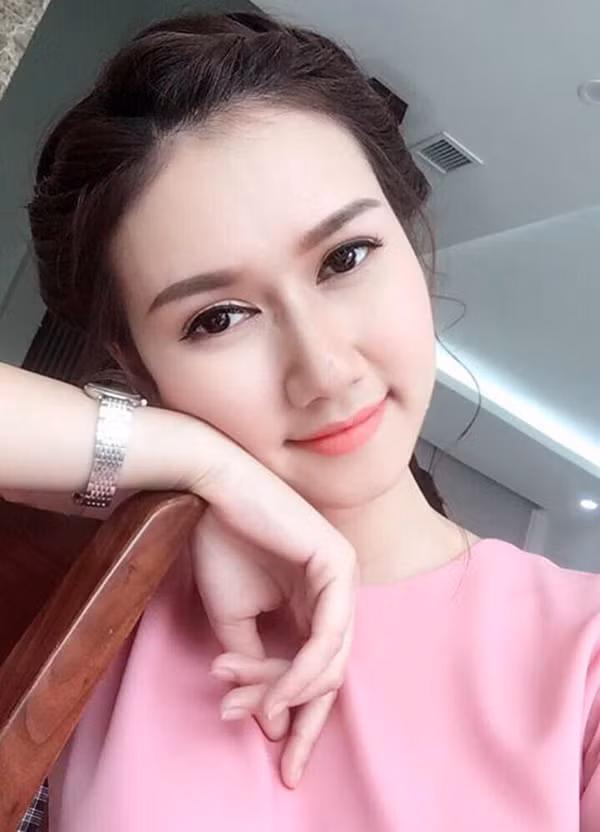 Màu cam rất dễ phối với nhiều kiểu trang điểm và không quá kén da.