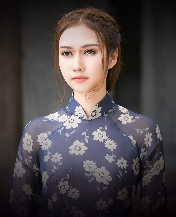 Nếu bạn là một cô nàng da ngăm thì đừng ngại ngần thử các tone cam trầm như: cam đất, cam đỏ...Ngược lại, nếu bạn sở hữu làn da trắng sứ thì hãy tìm mua ngay các màu: cam nude, cam sáng, cam sữa...