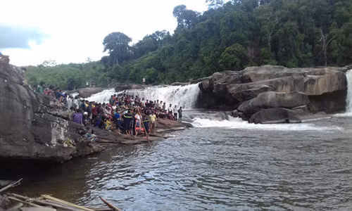 Tam thac sau dam cuoi, 2 thanh nien chet duoi