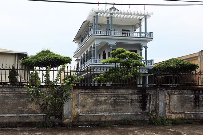 Diện tích làng khoảng 2km2 với gần 5.000 nhân khẩu nhưng có hơn 100 tỷ phú sở hữu những doanh nghiệp trị giá ít thì vài tỷ, nhiều thì cả ngàn tỷ đồng. (Ảnh: Báo Dân Việt)