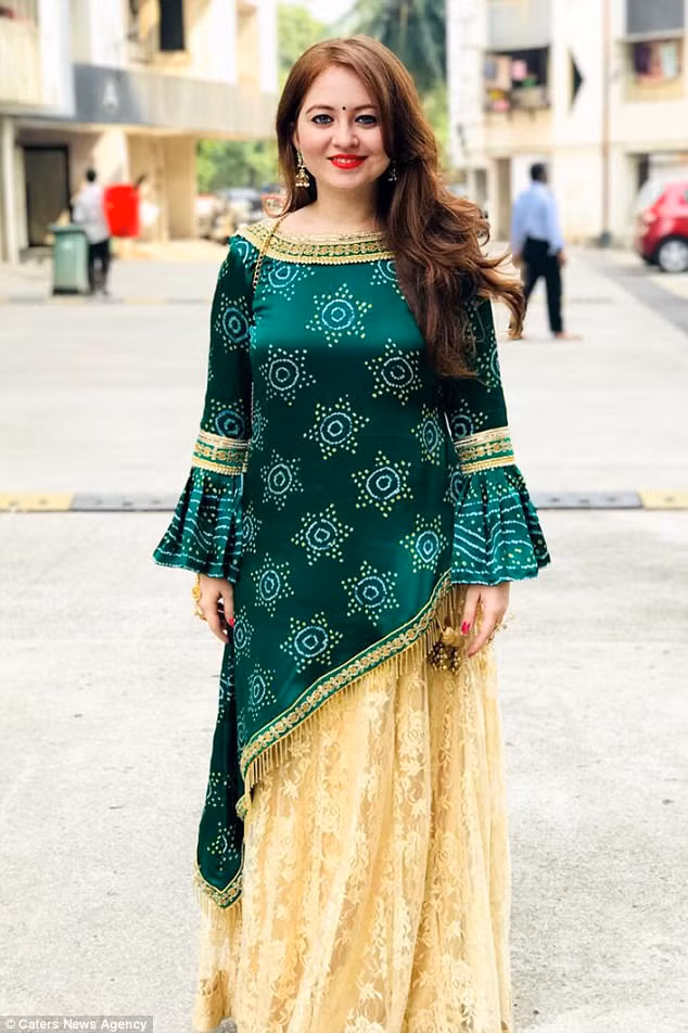Pooja sở hữu làn da trắng như người phương Tây.