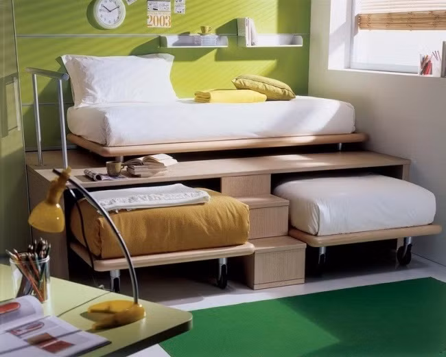 Khi bạn đón đứa con thứ 2, nhu cầu về căn phòng cũng tăng lên, nếu nhà bạn không có thêm một chiếc phòng nữa, hãy làm chiếc giường di động theo mẫu này để đủ chỗ cho các con ngủ.