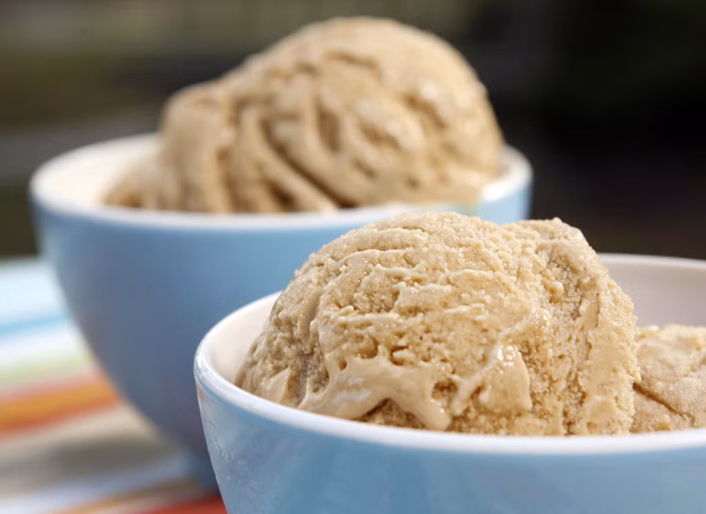Kem bia tươi, Anh: Nhờ một lần ai đó đánh đổ bia gần máy làm kem mà hãng Frozen Pints đã sáng tạo ra loại kem có vị ngon hấp dẫn này. Ảnh: LATimes.