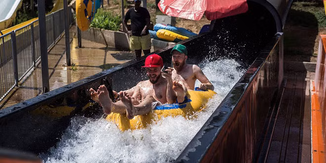 Thử nghiệm đường trượt nước Theo Fast Company, vào năm 2013, một sinh viên đã may mắn nhận được 30.000 USD để tự do du lịch vòng quanh Thổ Nhĩ Kỳ và Ai Cập để thử nghiệm các đường trượt nước cho chuỗi resort SplashWorld.