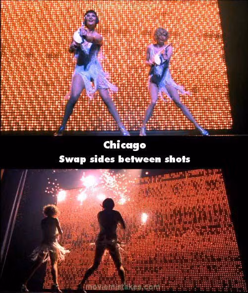 Trong "Chicago" đoạn kết phim khi Roxie và Velma nhảy múa trên sân khấu, Roxie ở bên phải còn Velma đứng bên trái. Họ quay lưng lại, và vẫn từ góc độ trước đó, vị trí của hai nàng bỗng ngược lại trong tức thì.