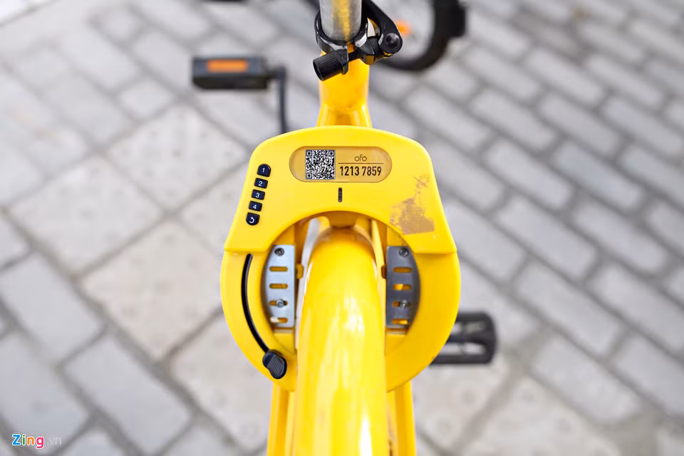 Người dùng chỉ cần quét mã QR trên khoá xe, nhập mật khẩu được gửi về trên điện thoại để mở khoá và bắt đầu sử dụng. Nhà cung cấp dịch vụ sẽ dựa vào GPS để biết được vị trí của xe.