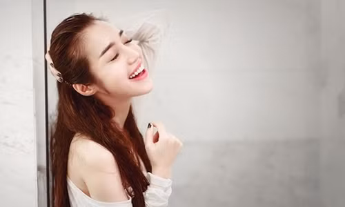 Phụ nữ thông minh luôn biết cách khiến mình xinh đẹp trong mắt đàn ông - Ảnh minh họa: Internet