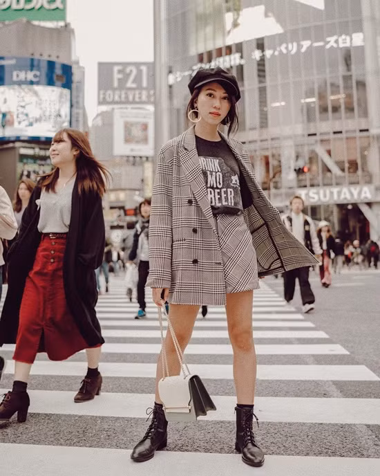 Melissa Celestine Koh được xem là nữ blogger thời trang trên mạng xã hội Instagram tại Singapore và có đến hơn 240.000 người theo dõi tài khoản Instagram của cô. Tháng 8 vừa rồi, Melissa tổ chức đám cưới với vị hôn phu James Chen - người bạn thân 14 năm của cô và thu hút không ít sự quan tâm của truyền thông cũng như người hâm mộ. Câu chuyện chú rể từ bạn thân trở thành chồng của Melissa cũng khá thú vị.