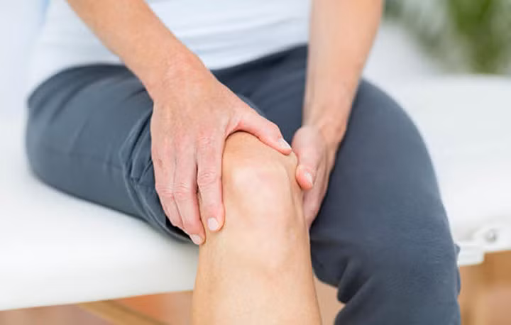 Những người đau xương và cơ: Gần đây bạn có chẩn đoán bị viêm khớp hoặc đau cơ không? Hãy hỏi bác sĩ để kiểm tra mức vitamin D của bạn. Việc thiếu chất dinh dưỡng có thể gây đau khớp và cơ, thiếu vitamin D có thể là nguyên nhân gây ra đau đớn và khó chịu của bạn.