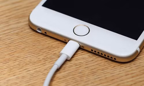 6 cach ha nhiet khi smartphone qua nong