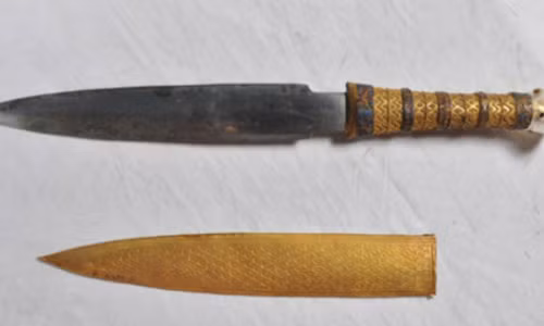 Dao găm của Pharaoh Tutankhamun được làm bằng sắt lấy từ thiên thạch - Ảnh: Internet Dao găm của Pharaoh Tutankhamun được làm bằng sắt lấy từ thiên thạch - Ảnh: Internet
