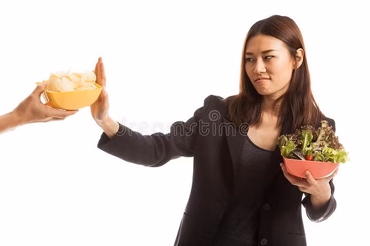 Không có gà chiên và Pizza: Đây là một lựa chọn dễ dàng và hấp dẫn nhất khi bạn quá mệt mỏi hoặc lười nấu bữa tối, nhưng hãy nhớ rằng đây cũng là món ăn không lành mạnh nhất cho bữa tối. Hãy nghĩ đến các bữa ăn dễ chuẩn bị hay những món tráng miệng ngon và nói 'không' với khoai tây chiên hay bánh pizza.
