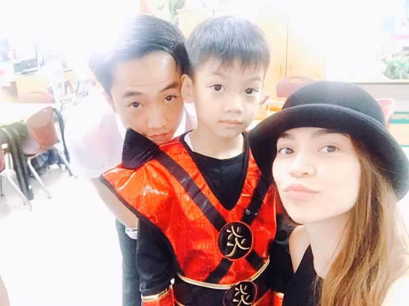 Cả hai cùng nhau đến trường vui ngày tết Trung Thu cùng Subeo - Ảnh: Internet