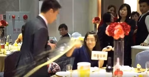 Bi phat hien "an chua" dam cuoi, gai tre xau ho dap pha ca tiec cuoi-Hinh-2
