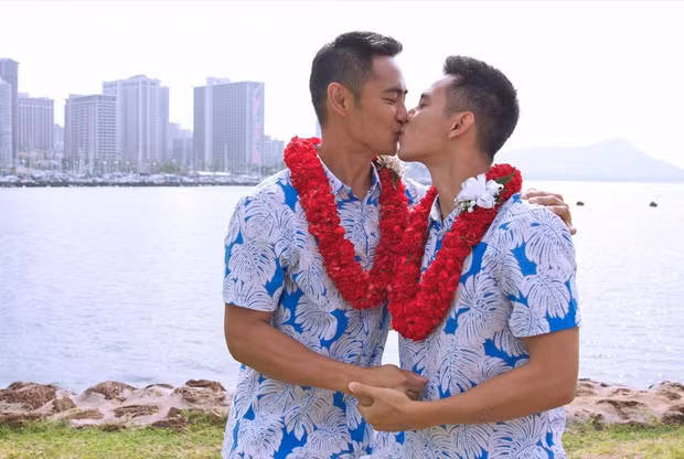Anh dam cuoi gay choang cua Ho Vinh Khoa va ban trai tai My