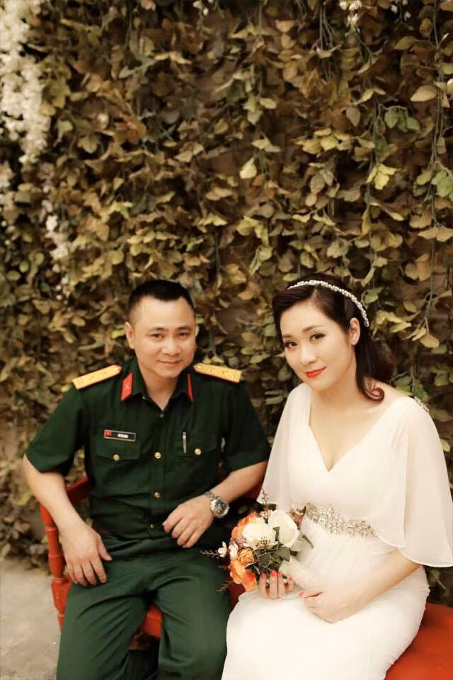 Danh hài Tự Long bất ngờ tổ chức lễ thành hôn lần 2 với cô dâu tên Trần Minh Nguyệt vào năm 2015.