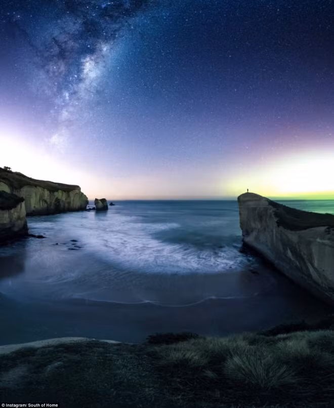 Hiện tượng cực quang xuất hiện trên bãi biển Tunnel Beach, Dunedin.