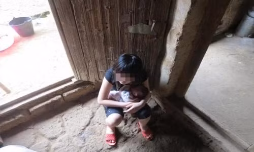 Be gai 14 tuoi ba lan mang thai khien bo me soc ngat