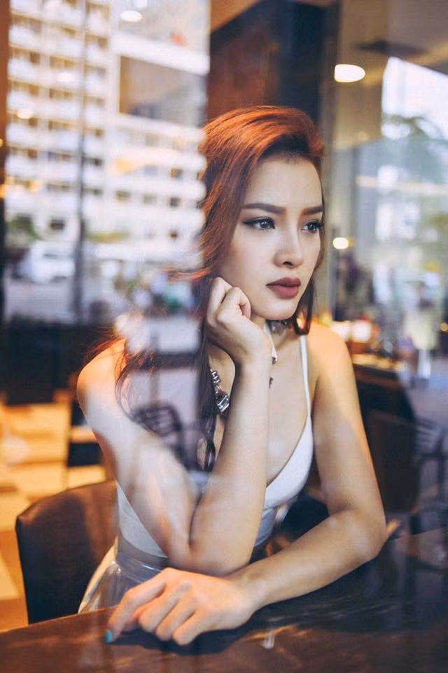 Vua gay tranh cai, Phuong Trinh Jolie lai "day doi" chi em ve yeu?-Hinh-3