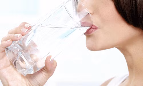 Thói quen không ngờ khiến vòng 1 của bạn ngày càng nhỏ Thoi quen khong ngo khien vong 1 cua ban ngay cang nho