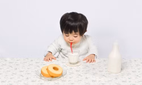 Những đồ ăn, thức uống tuyệt đối không cho bé ăn khi đói bụng Nhung do an, thuc uong tuyet doi khong cho be an khi doi bung