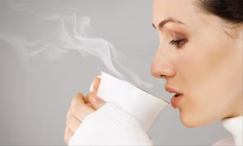 Mùa thu đông uống nước nóng - lợi ích lớn Mua thu dong uong nuoc nong - loi ich lon