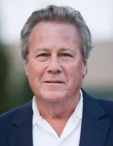 John Heard - ngôi sao đóng vai bố của cậu bé Kevin trong loạt phim 'Home Alone' - qua đời vào tháng 7 ở tuổi 71.
