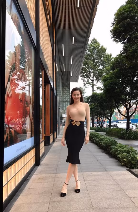 Ha Ho vuong nghi an phau thuat nguc vi lo vong 1 bat thuong?