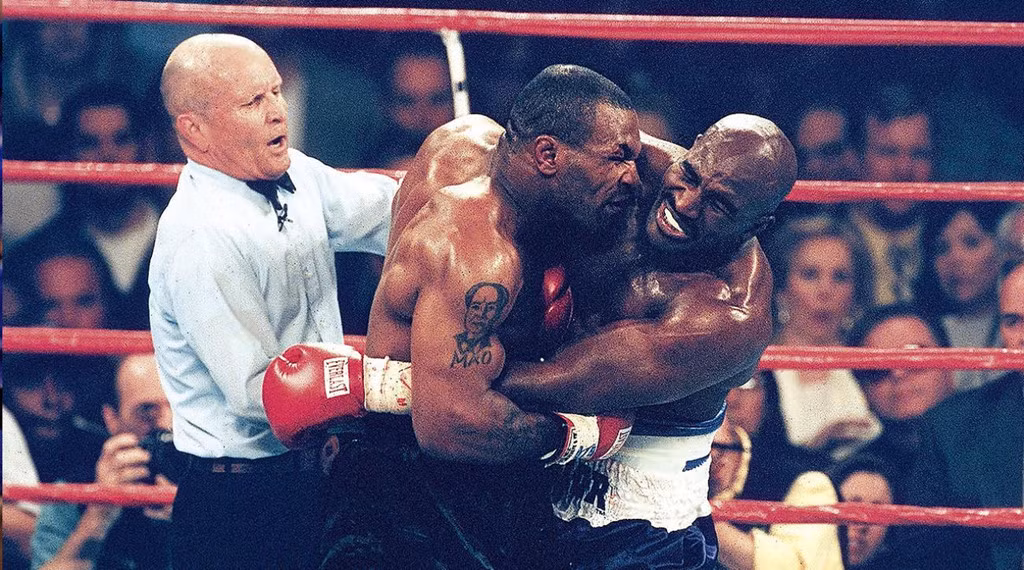 Cau chuyen phia sau man "cau xuc" lich su cua Mike Tyson-Hinh-2
