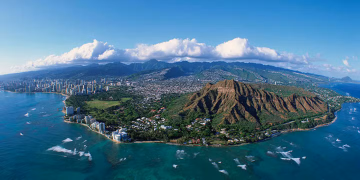 Quần đảo Hawaii: Hawaii với những bãi biển biển cát trắng và những thác nước tuyệt đẹp, là nơi nghỉ dưỡng hàng đầu. Oprah Winfrey, Mark Zuckerberg và Drew Barrymore đều sở hữu những ngôi nhà tại đây.