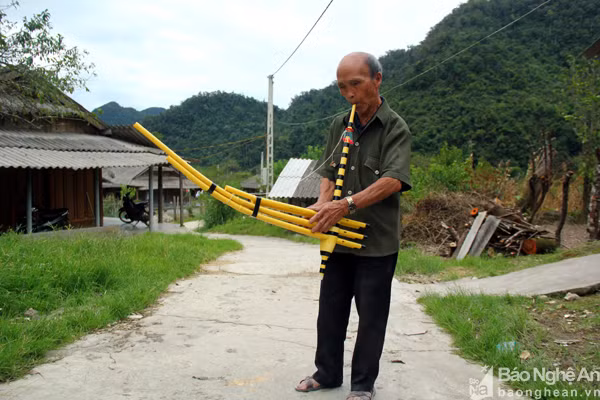 Ve "muong tram tuoi", hoi chuyen cu ong lay vo o tuoi 95