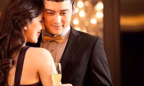 Noi long nguoi chong so ve nha sau gio tan so muon