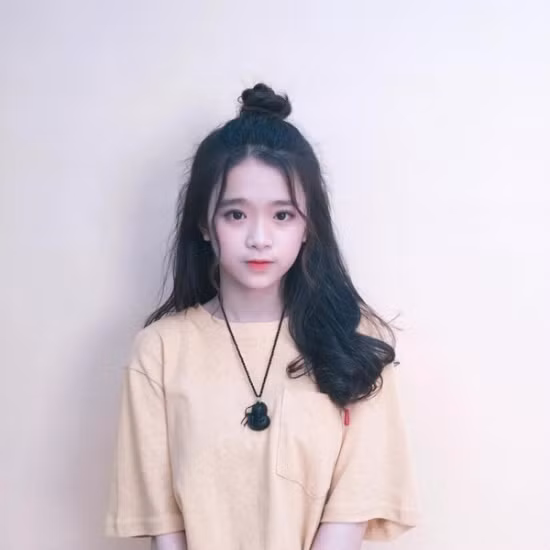 "Chom" nghe danh hot girl 15 tuoi Linh Ka bat ngo bi doa kien-Hinh-3