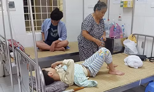 Thảng thốt tâm thư của người mẹ có con sốt xuất huyết nguy kịch Thang thot tam thu cua nguoi me co con sot xuat huyet nguy kich