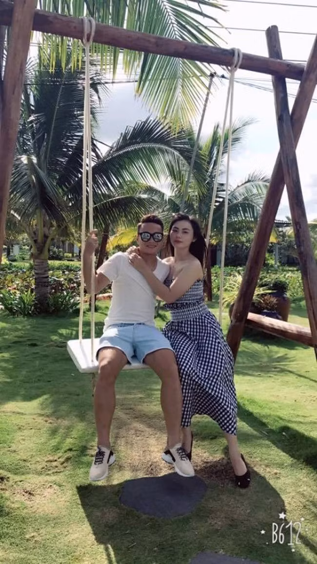 Trần Phi Sơn được mệnh danh là "Ronaldo Việt". Cầu thủ xứ Nghệ này từng thi đấu trong câu lạc bộ Sông Lam Nghệ An. Không chỉ là một tiền vệ tài năng, Phi Sơn còn là chàng trai khá đào hoa.