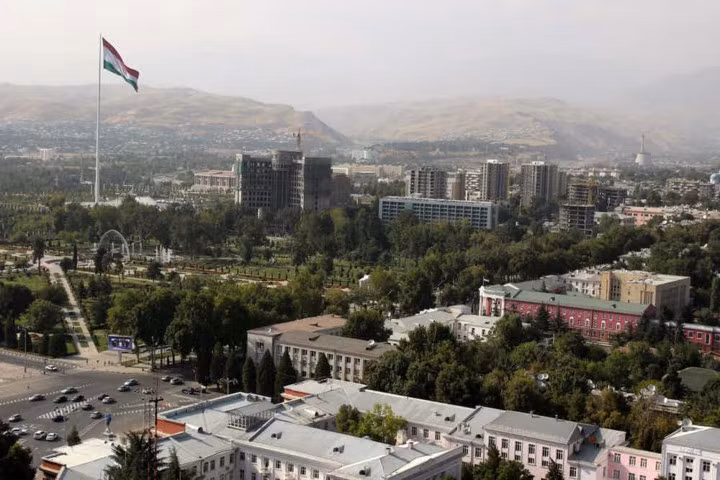 Tajikistan là một quốc gia lý tưởng để du lịch và kinh doanh. Bạn chỉ phải trả 0,23 USD/giờ, tương đương với 488 USD/năm cho mỗi lao động ở đây.