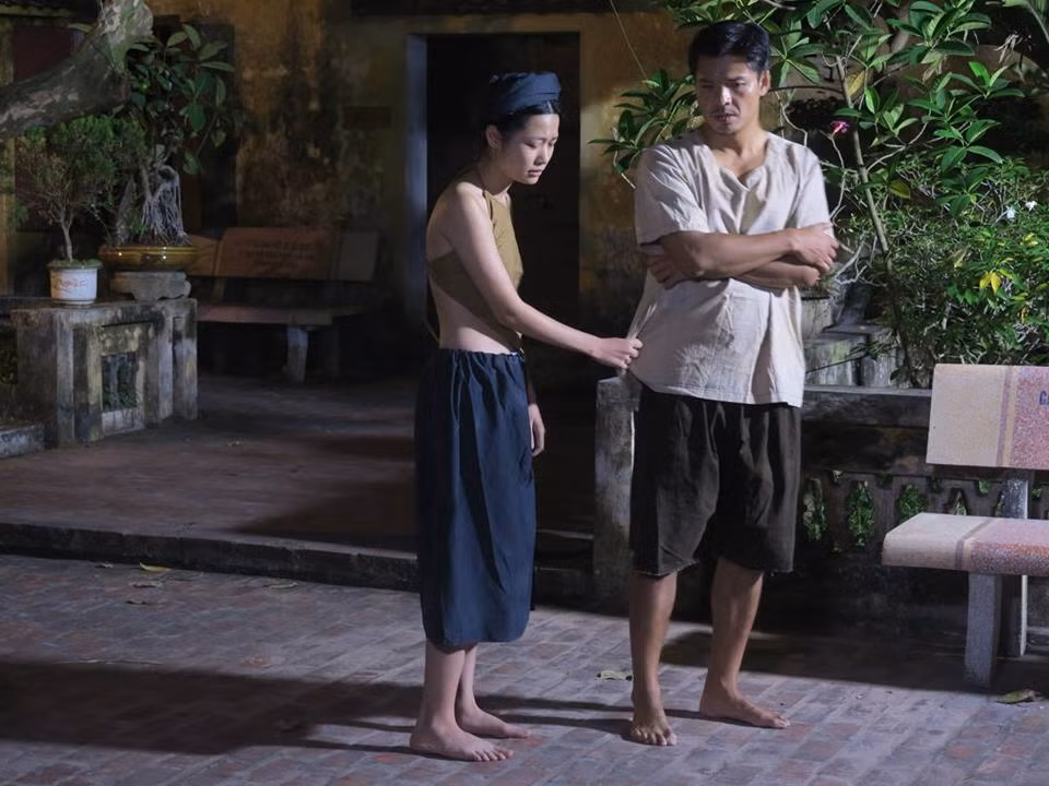 Trà My và nam diễn viên Việt kiều Lâm Vissay trong phim.