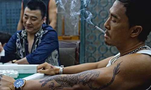 Chan Tu Dan khien tay anh chi om han voi "than phan dac biet"