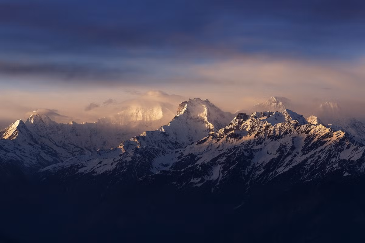 Nepal Đến đây, du khách sẽ có được những trải nghiệm để đời giữa khung cảnh thiên nhiên hùng vĩ. Với 8 trên 10 ngọn núi cao nhất thế giới nằm ở Nepal (trong đó có cả Everest - đỉnh núi cao nhất thế giới), quốc gia này thu hút những du khách yêu thích leo núi và mạo hiểm. Hồ Gokyo là hệ thống hồ nước ngọt cao nhất thế giới, nằm giữa những đỉnh núi phủ tuyết. Ngoài ra, các công viên quốc gia ở đây có nhiều động vật quý hiếm, như tê giác, hổ Bengal, báo tuyết và gấu trúc đỏ. Ảnh: Wallup.