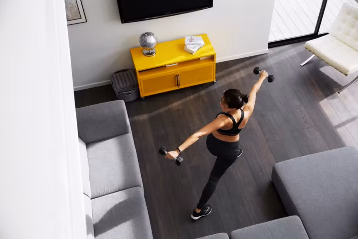 Tập thể dục. Khi bạn làm việc, mồ hôi cơ thể bạn sẽ giải phóng endorphin. Đó là lý do tại sao bạn cảm thấy ít căng thẳng hơn sau khi rời phòng tập thể dục.