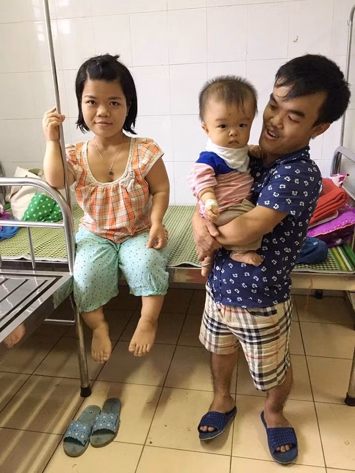 Hạnh phúc ngọt ngào của cặp đôi 1,1m, lùn nhất tỉnh Điện Biên Hanh phuc ngot ngao cua cap doi 1,1m, lun nhat tinh Dien Bien
