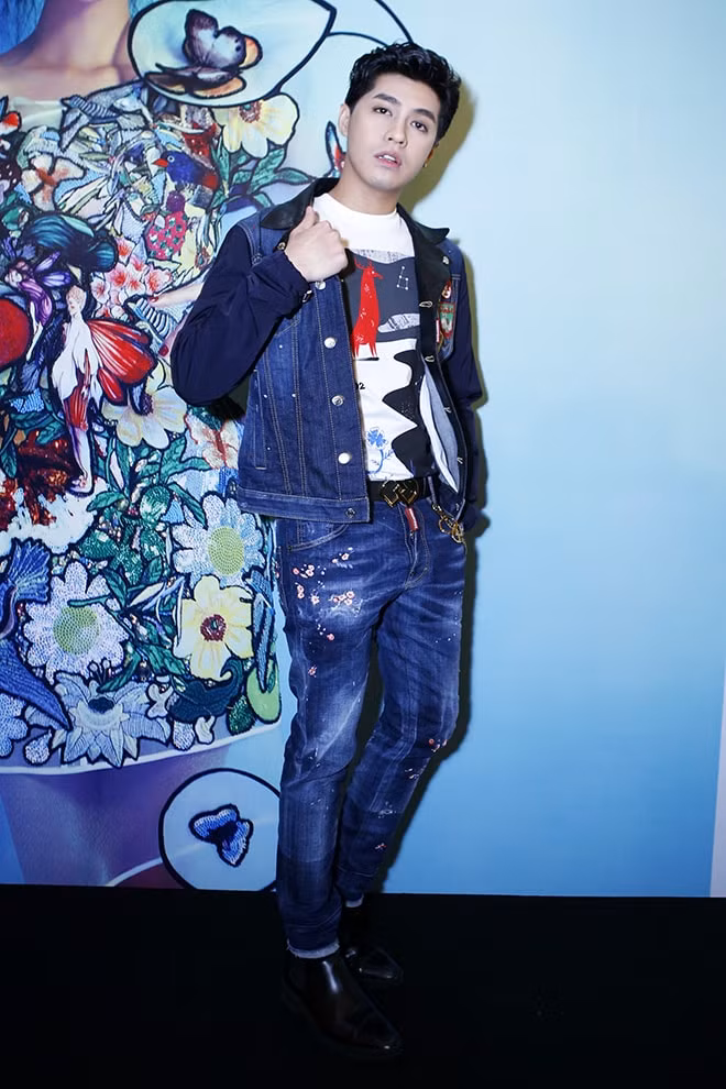 Noo Phước Thịnh bụi bặm với style denim on denim bắt mắt.