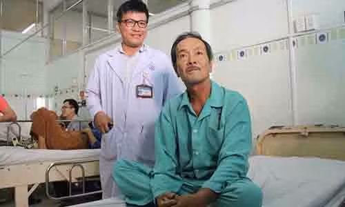 Bất ngờ sống lại khi đang được người nhà lo hậu sự Bat ngo song lai khi dang duoc nguoi nha lo hau su
