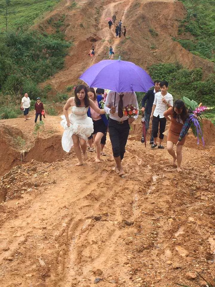 Co dau Ha Tinh chan tran vuot duong lay loi ve nha chong-Hinh-2