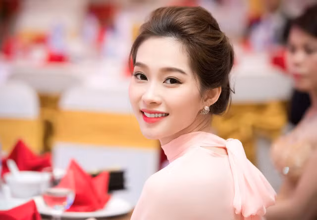 Chuyen tinh giong nhau ky la cua 2 my nhan tuyet sac showbiz-Hinh-3