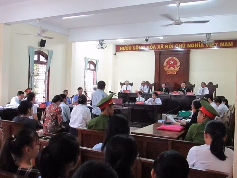 Phiên tòa xét xử bị cáo Tòng "Thiên Mã" và các bị cáo chiều 30/3. Ảnh: NN
