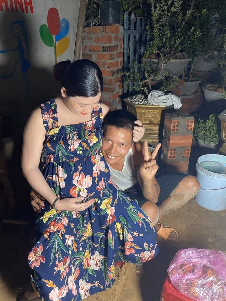 Ngoài ra, các khoản thu nhập từ TikTok, Facebook anh cũng đều gửi cho vợ chi tiêu hàng tháng.