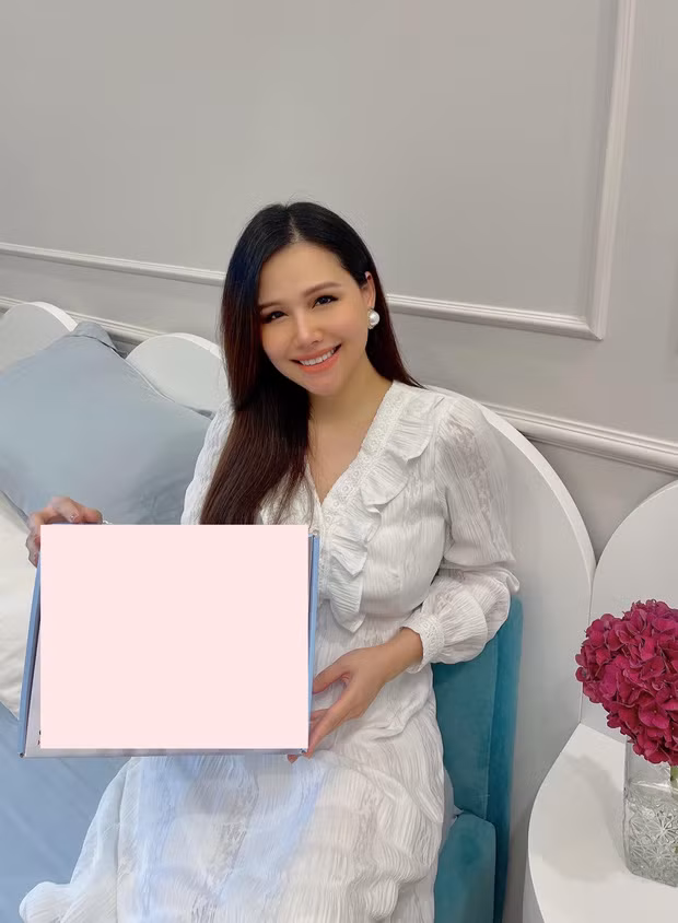 Trước đó, Phanh Lee từng chia sẻ với người hâm mộ về quá trình bầu bí của mình. Cô cho biết, trong thời gian mang thai con đầu lòng bản thân tăng hơn 11kg.