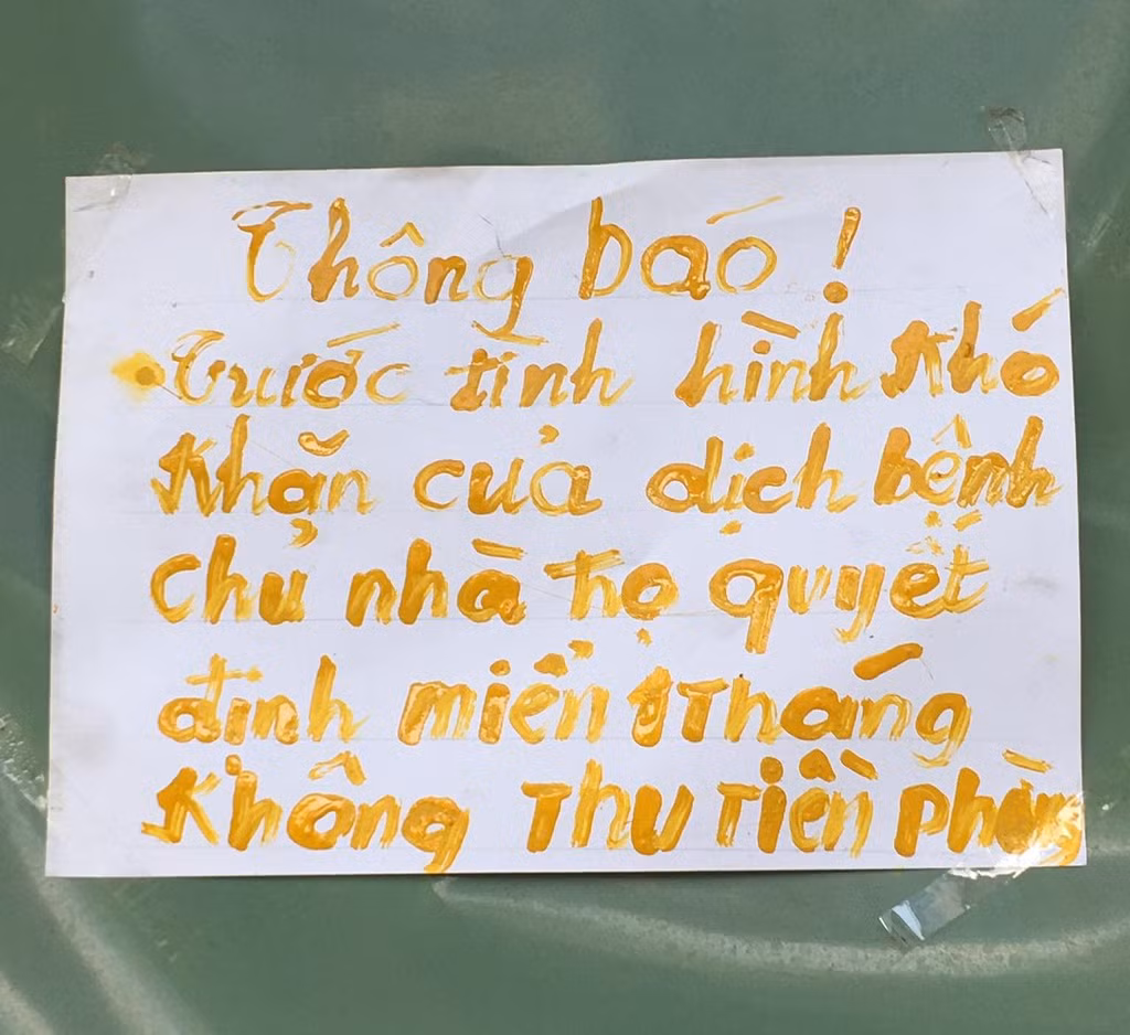 Thông báo giảm giá tiền nhà, hay miễn tiền thuê nhà của các chủ nhà trọ được các bạn trẻ chia sẻ nhiều trên mạng xã hội.