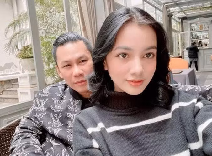 Không chỉ gây chú ý khi là gương mặt sáng giá tại cuộc thi Hoa Hậu Việt Nam 2020, gái xinh Cẩm Đan còn liên tục gây xôn xao khi bị đồn hẹn hò với đại gia Đức Huy - chồng cũ Lệ Quyên.